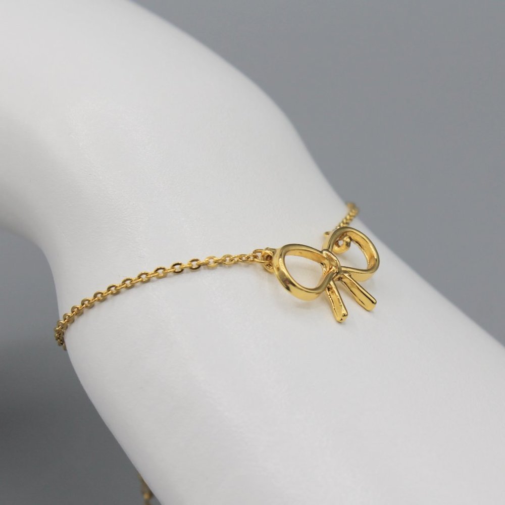 Dainty adorable small bow bracelet gold tone - Picture 4 of 6